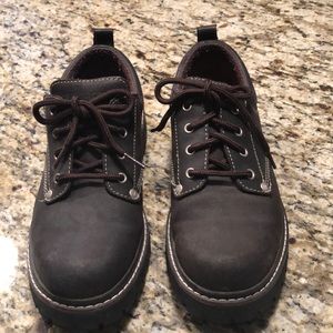 Women’s size 9 Skechers.